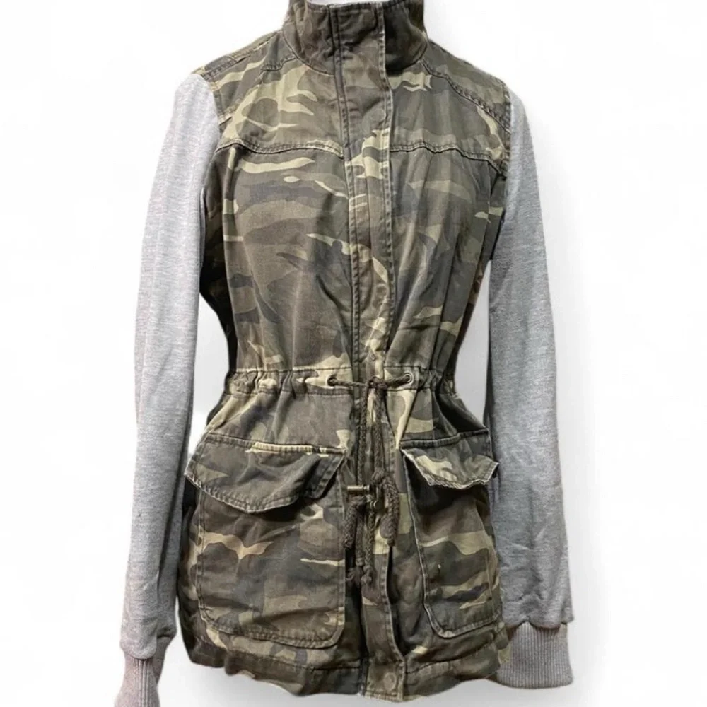 Charlotte Russe Camouflage Utility Jacket with Gray Sleeves - Picture 1 of 7